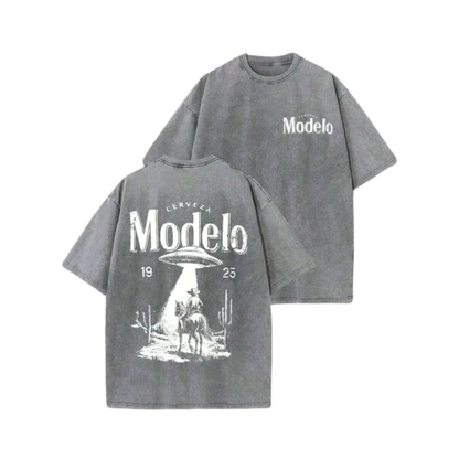Modelo "Out Of This World" Western Tee – Retro UFO Cowboy Graphic Shirt