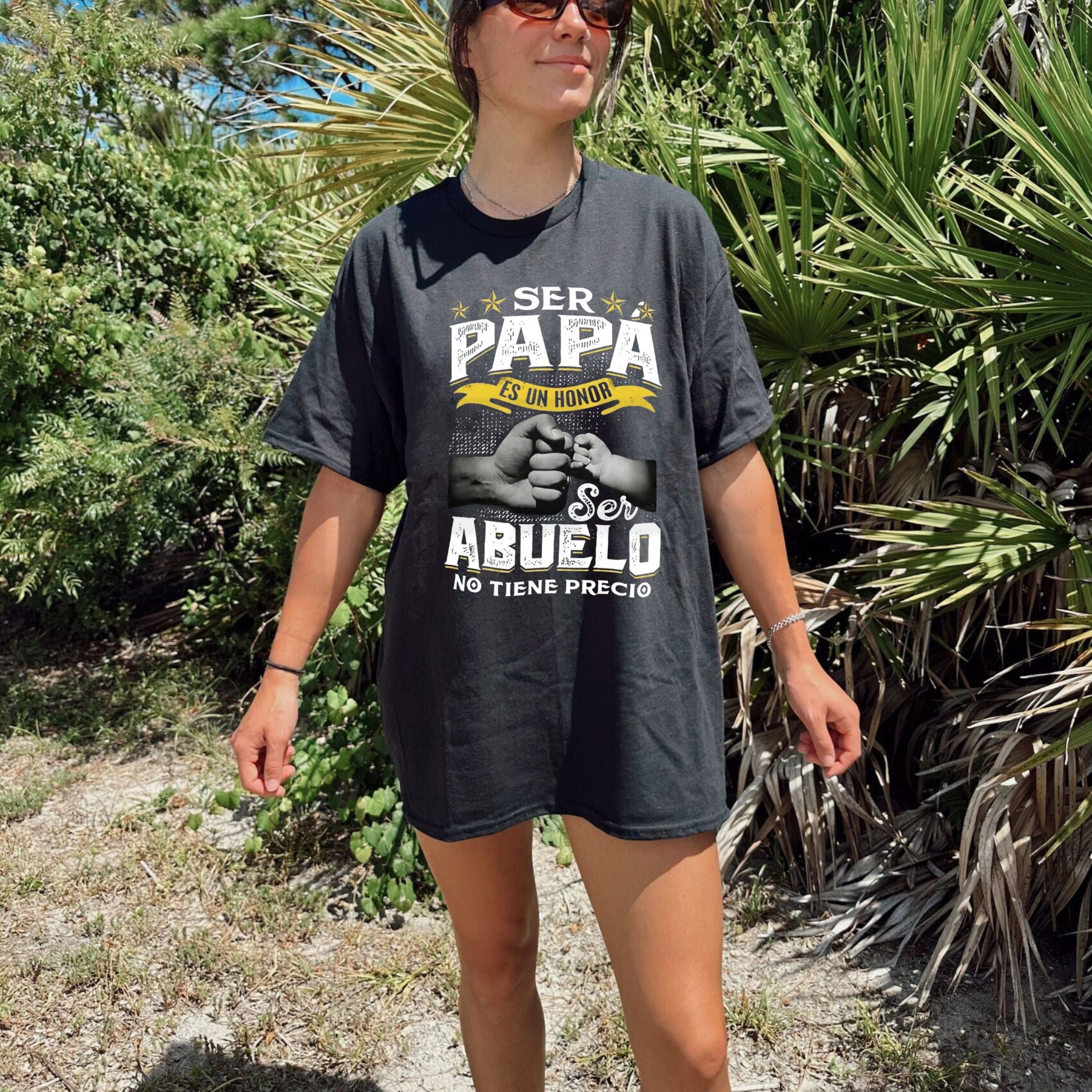 Ser Papa Es Un Honor Abuelo No Tiene Precio Tee – Funny Spanish Father's Day Graphic T-Shirt for Dad & Grandpa - Teezioo